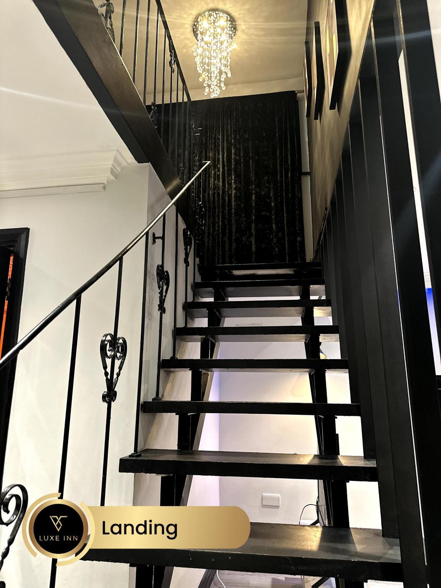 4 Bedroom House, Heathrow Airport, Luxe Inn Colnbrook Eksteriør bilde