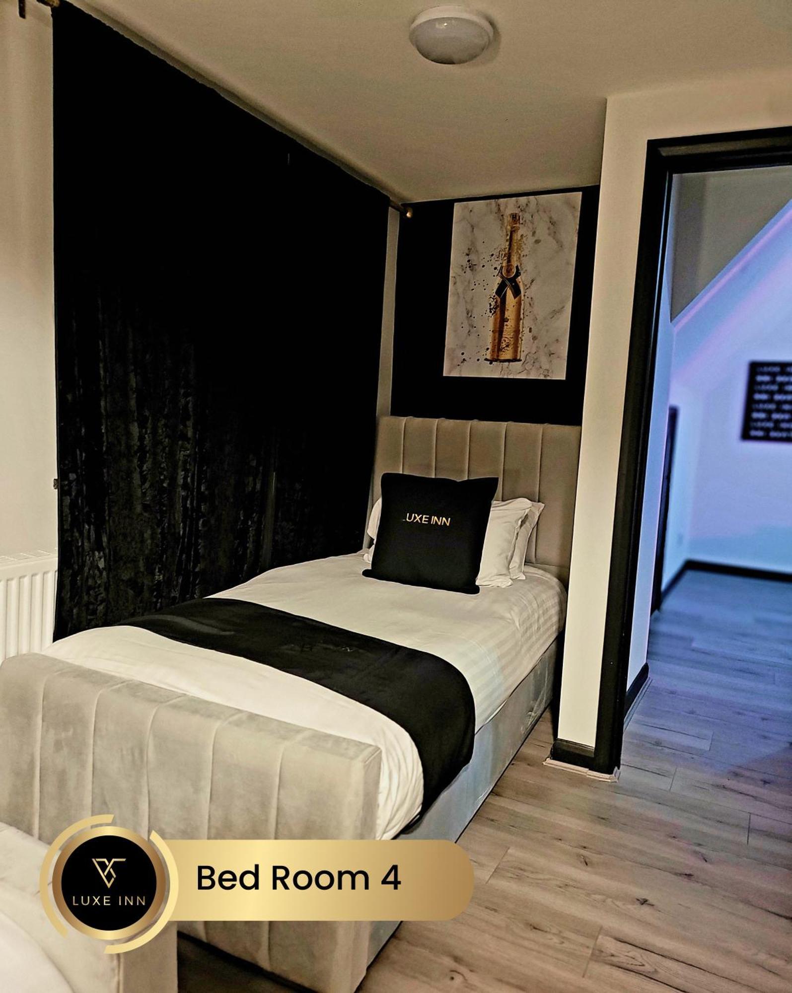 4 Bedroom House, Heathrow Airport, Luxe Inn Colnbrook Eksteriør bilde