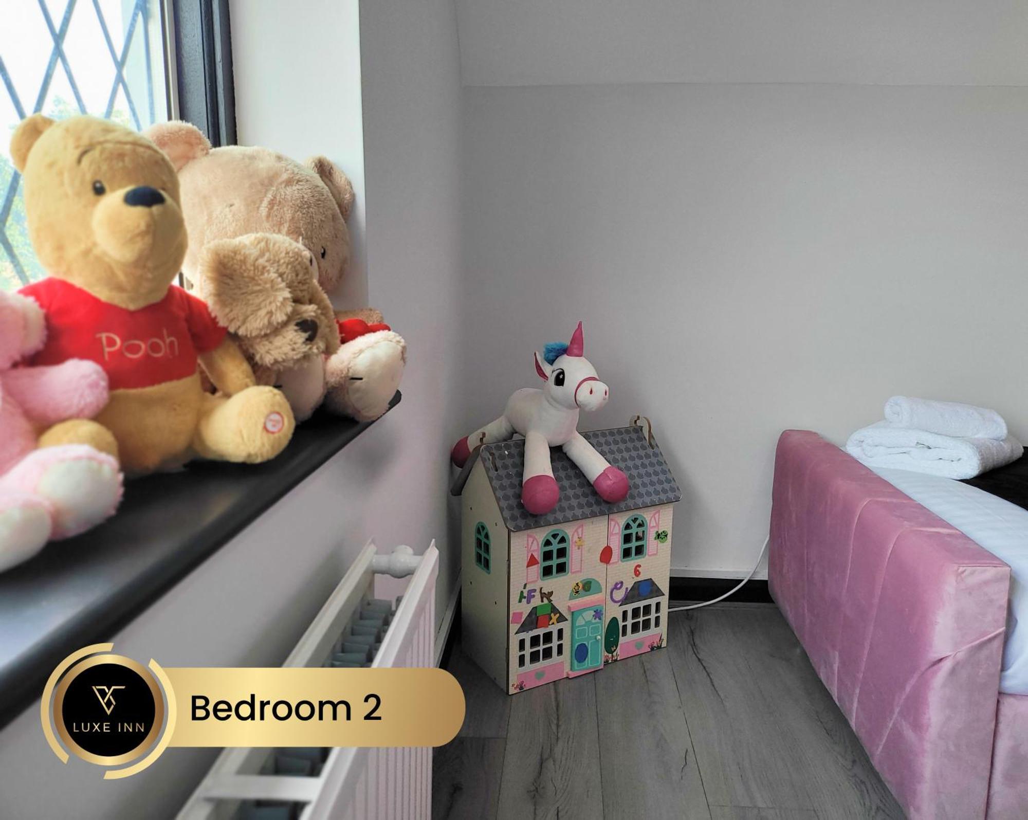4 Bedroom House, Heathrow Airport, Luxe Inn Colnbrook Eksteriør bilde